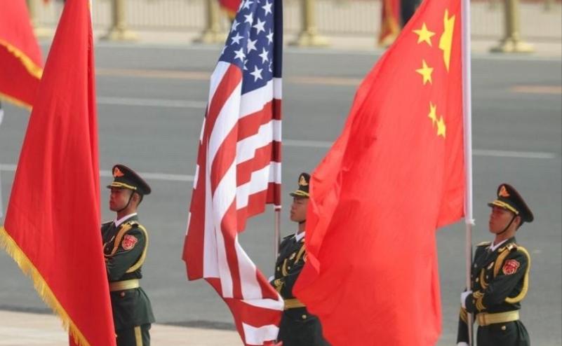 美国喊话中国。
美国战争部副助理部长史密斯7月28日公开表示，美中军事沟通比过去