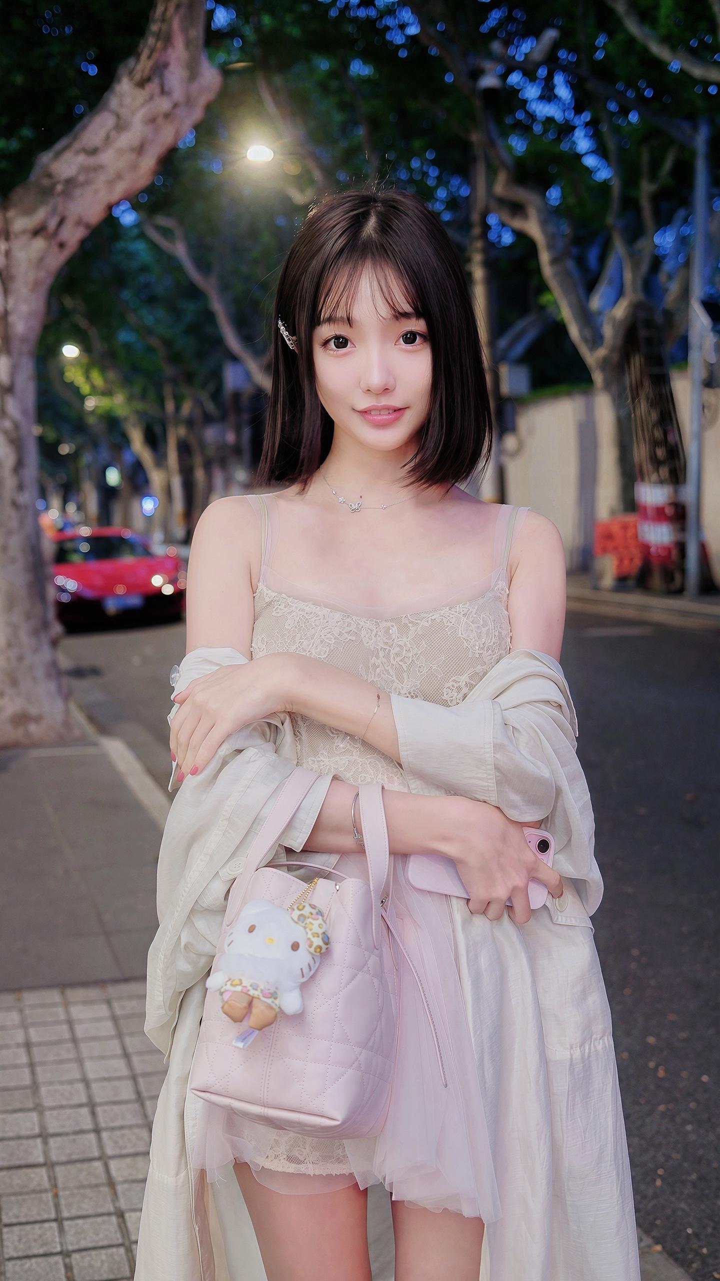 上海街拍｜一一。 ，依依是黑龙江哈尔滨女孩，00后身高168，美术行业...