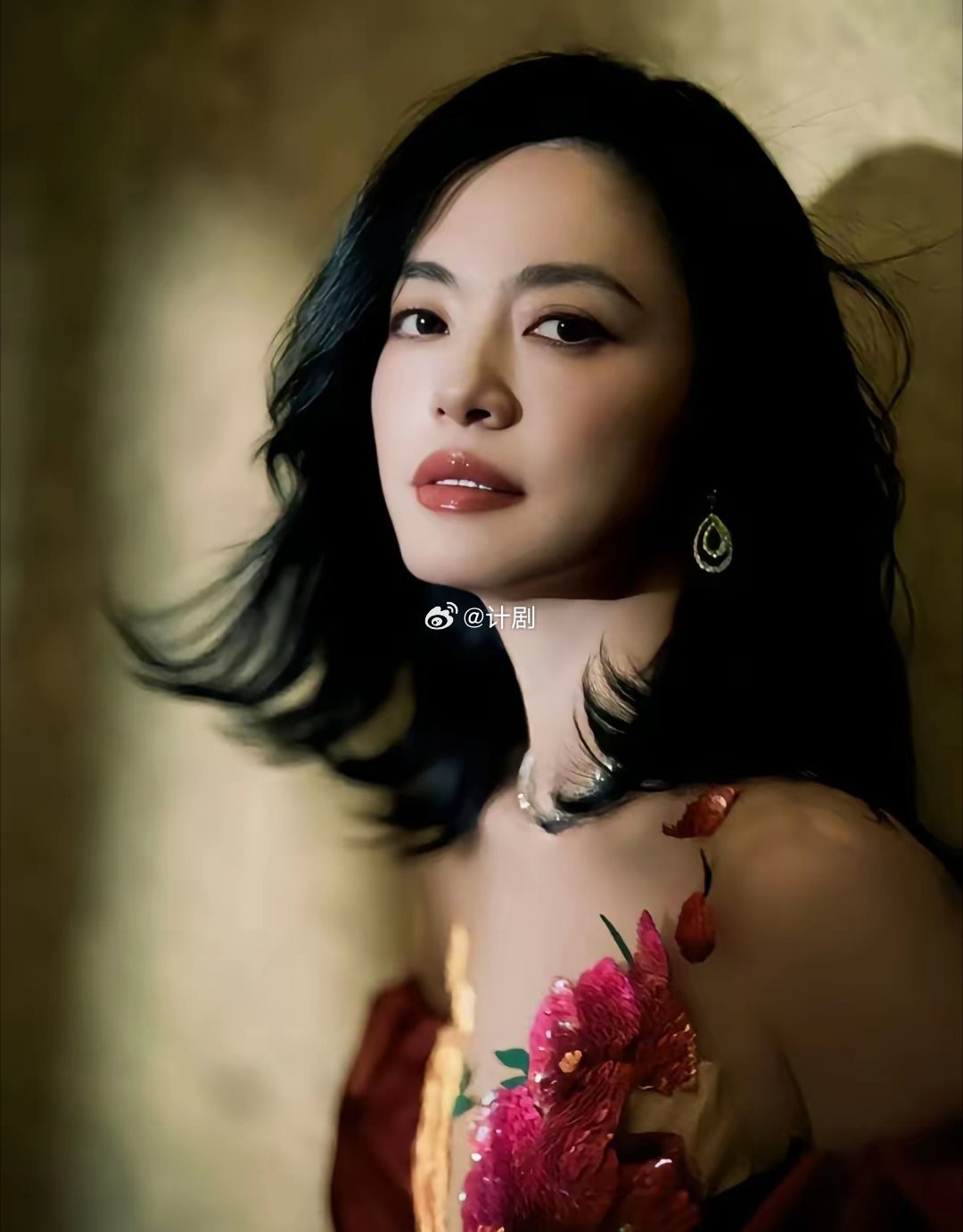 姚晨大概率不会再婚了，不是因为她被爱情给伤着了，而是因为感觉她这个人不适合结婚！