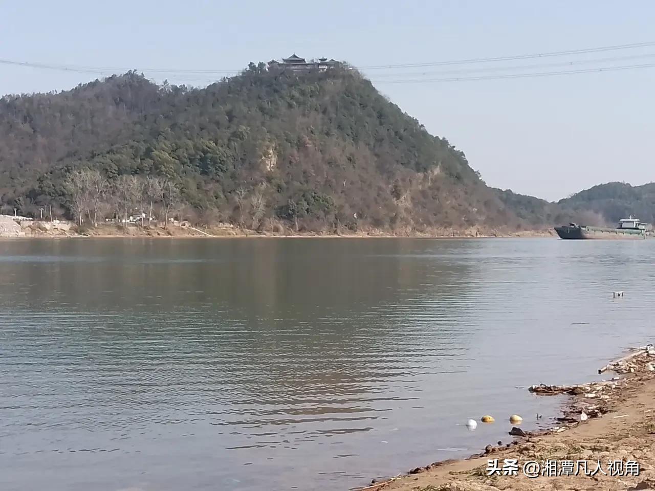 湘江大道连湘潭，压力和难度都给了湘潭。
长沙湘江大道与湘潭滨江路都是沿江道路，长
