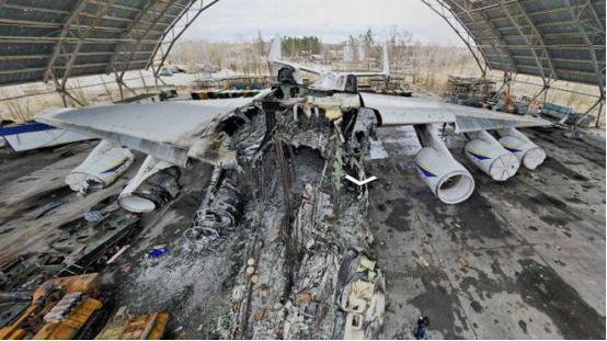 突发！就在莫斯科时间3月31号傍晚6点左右，俄罗斯一架安-26军用运输机，正在克