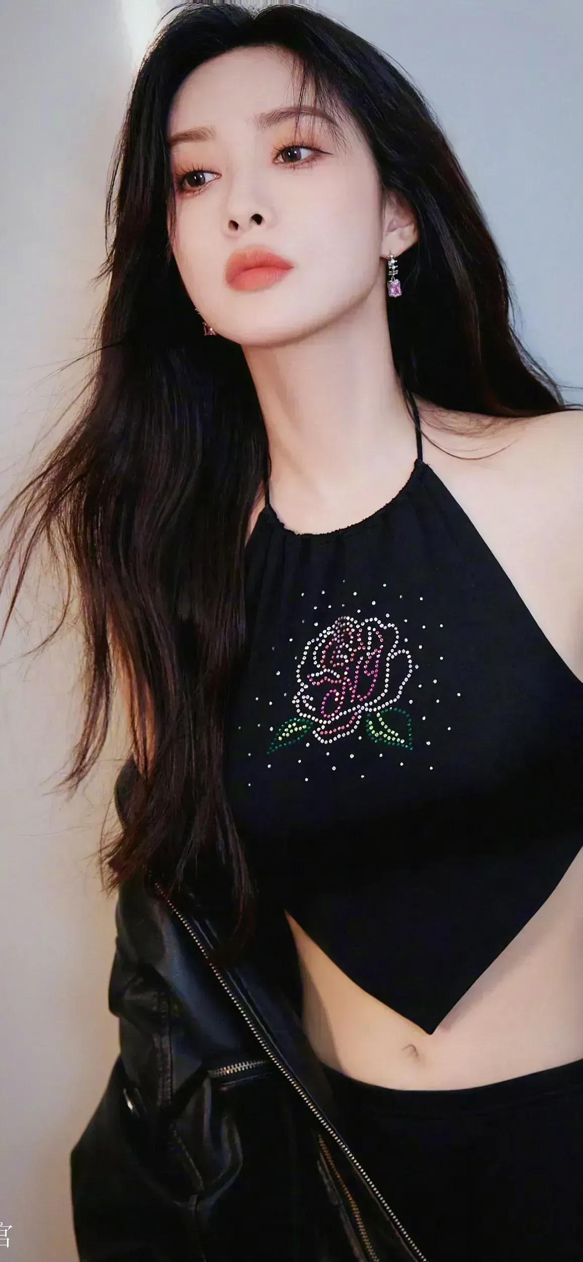 #明星美图# #女明星谁最美# #惊艳女神#
达人推荐 女主角唇泥