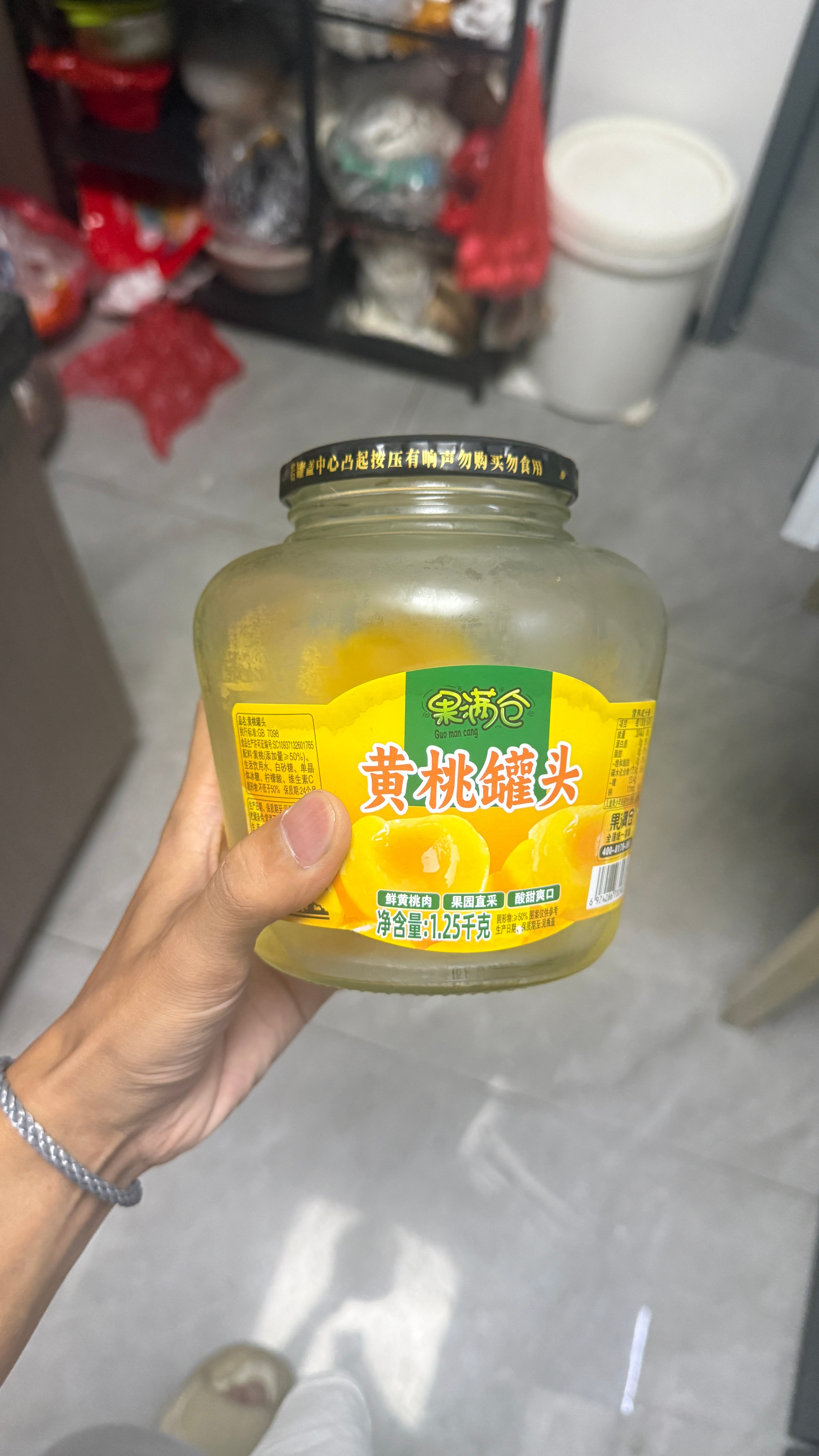这个牌子的黄桃罐头是我目前买过的最好吃的，里面的黄桃脆脆的，而且只要9.9，赵一