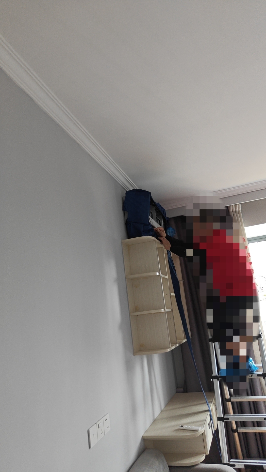 热起来了，在平台叫师傅上门洗一下空调，以前都是自己洗一下滤网就行，这个会用高压水