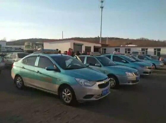 昨晚打车，司机大哥跟我聊了一路。他说现在单子越来越少，平台派给他的有些单子，距离