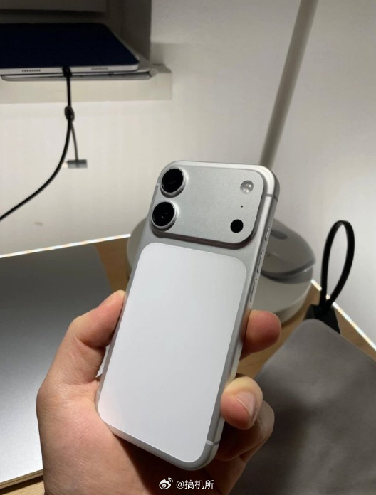iPhone18标准版神似17Pro这外观看着可比 iPhone 17 Pro 