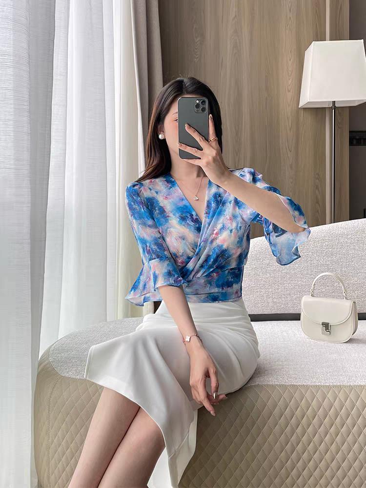 蓝白搭配，是夏天的标配，也是心动的标配。 