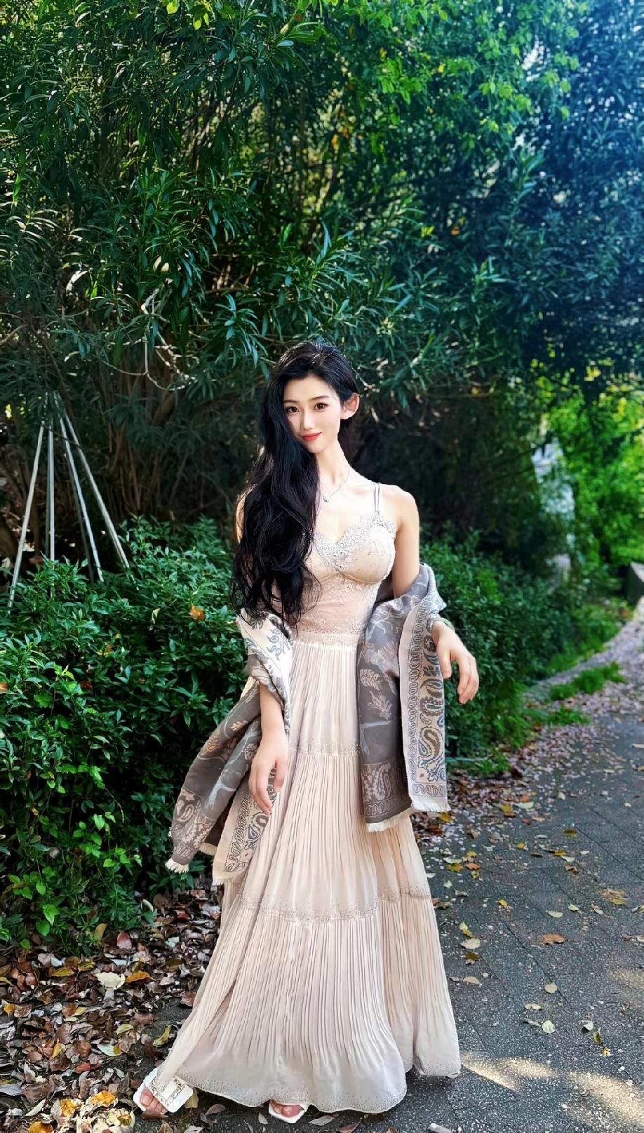 女人想要穿搭更显气质，简单风格就很绝。不用搞复杂搭配，柔和色系与松弛版型是关键。