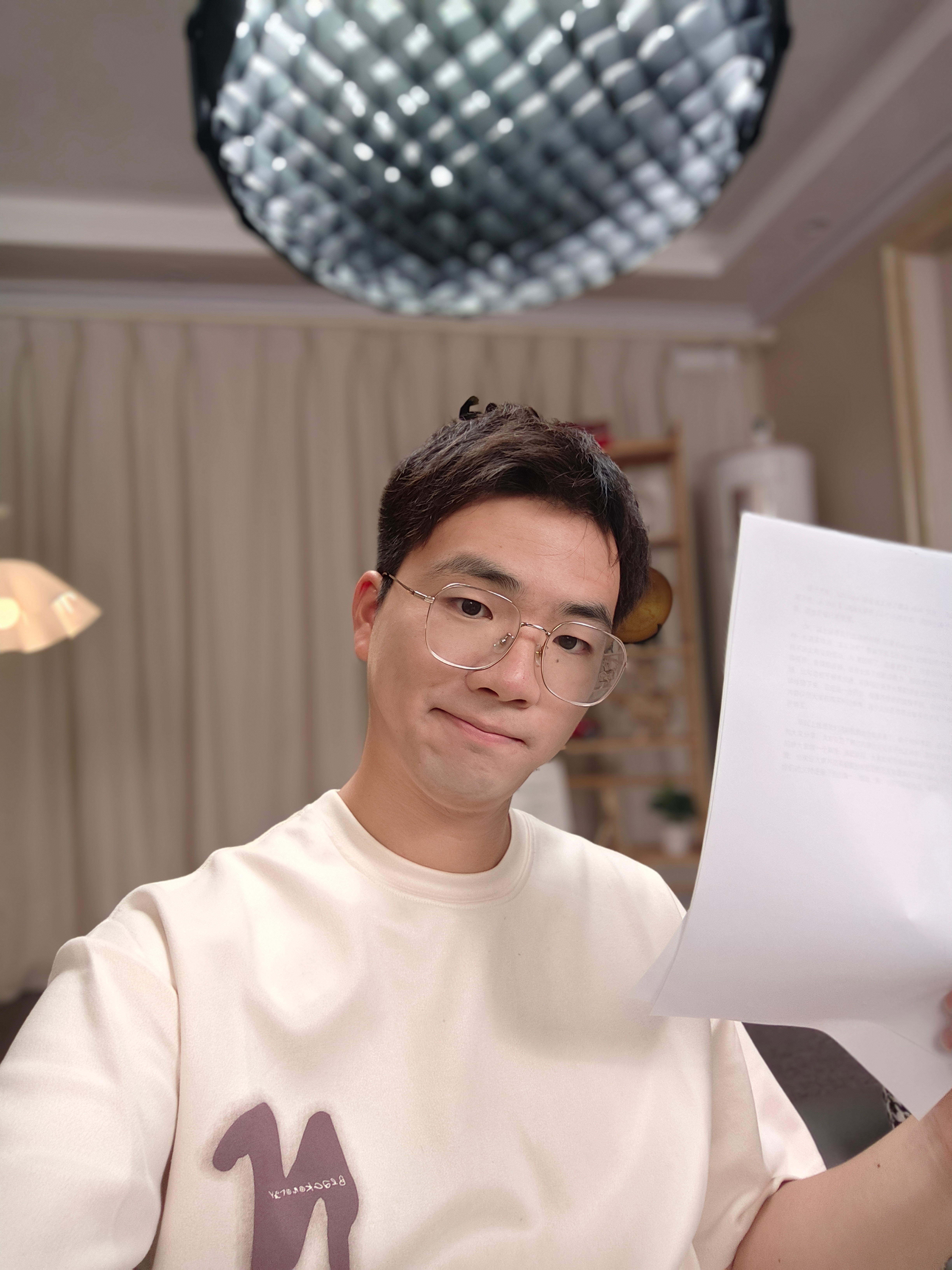录视频，明天4点还要起床，去赶早班机[笑cry][允悲] ​​​