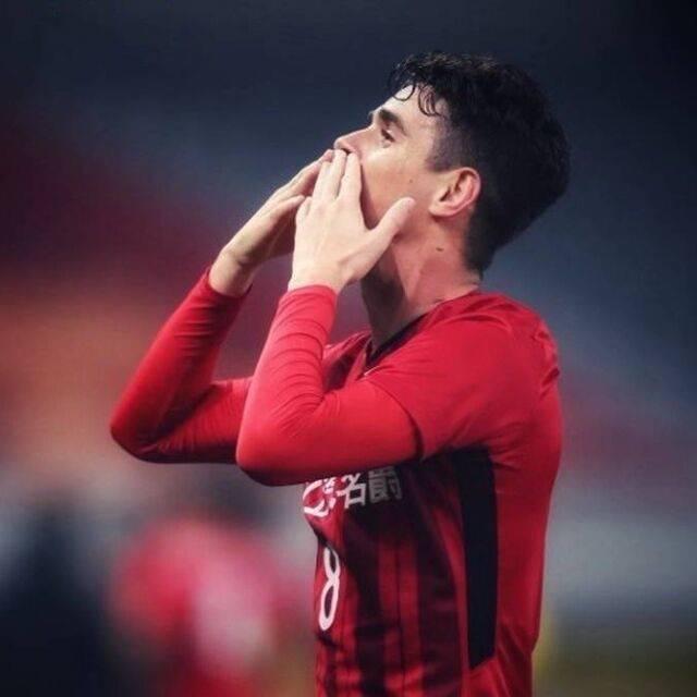 海港在奥斯卡身上花的钱到底值不值？
答案是很值。海港之前拿的三个联赛冠军，如果说