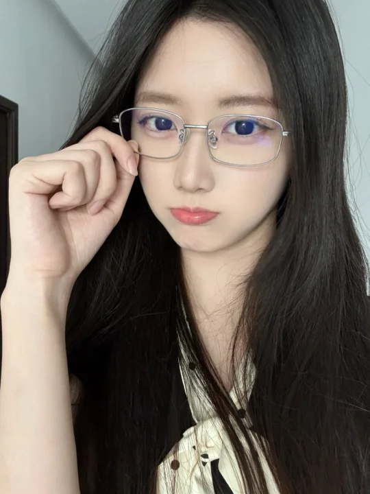 新眼镜好韩！！！
