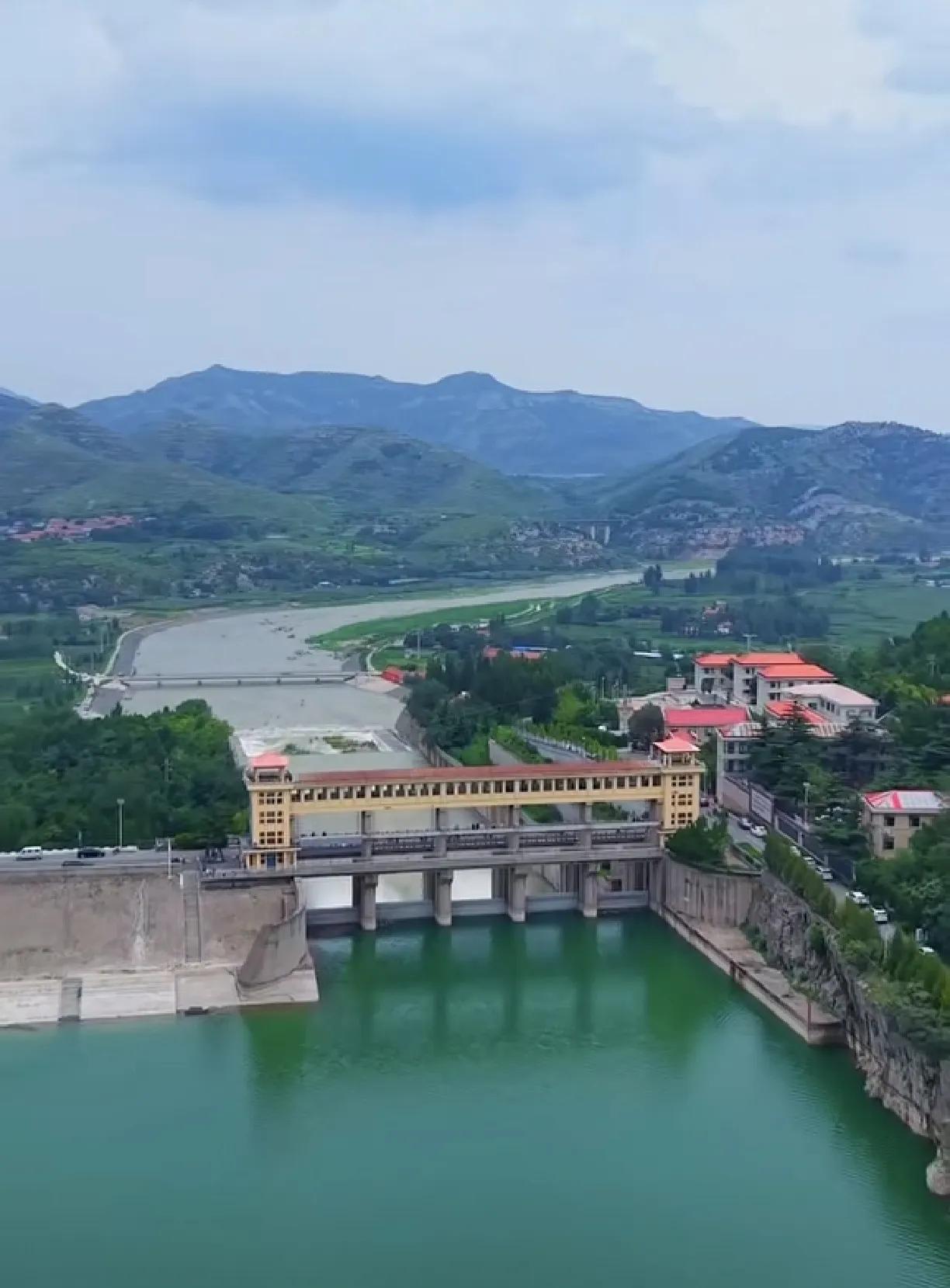 淄博人文地理（21）
眼下太河水库放水减容场景。干涸的河床又见滚滚淄河北去，库容