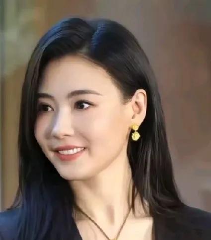 藏了27年，张柏芝背后的男人终于瞒不住了
 
谢贤离世之后，网上满是围绕张柏芝的