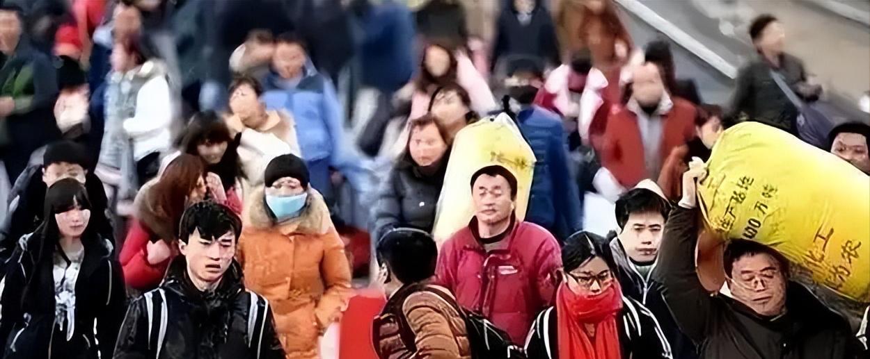 美国3.5亿人活得挺滋润；俄罗斯不到1.5亿也没见天天喊危机；加拿大连4000万