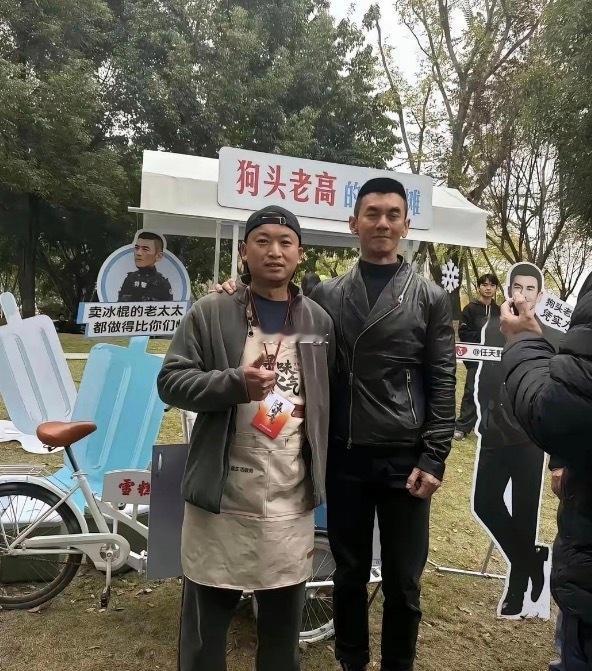 没想到演技这么好，最后却靠摆地摊谋生。 