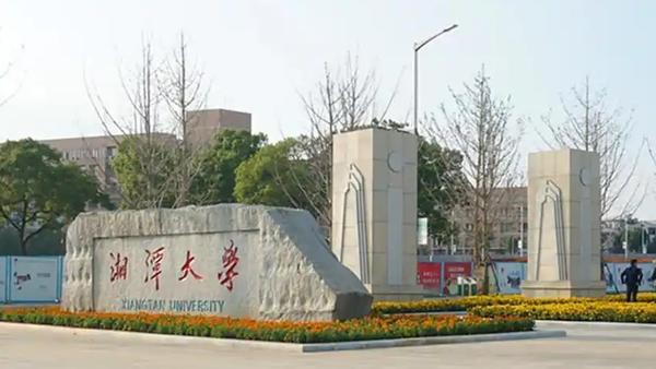 37岁高校教授突发疾病离世，全网惋惜：太年轻了！
 
10月25日晚，湘潭大学计