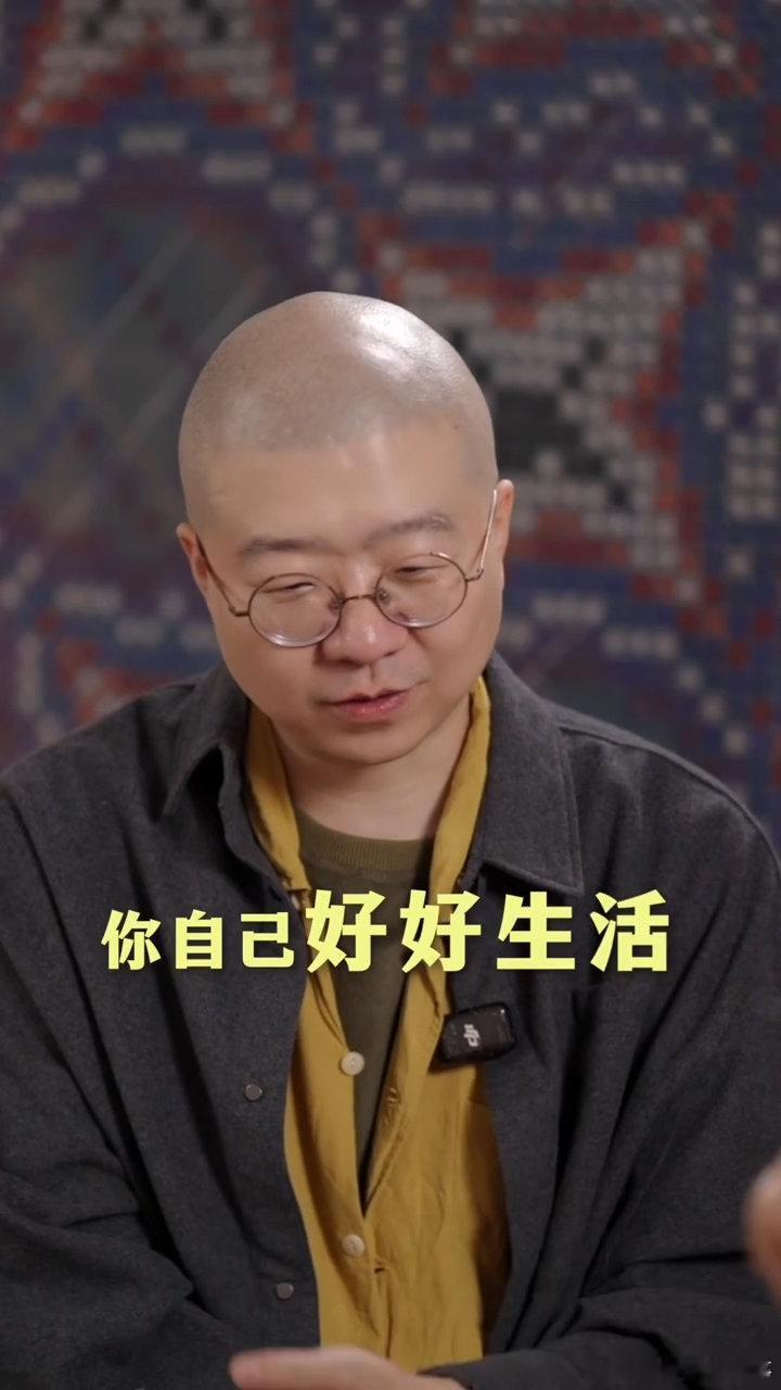 李诞 我连公司都没有了 这波自嘲太有梗了！没了公司的李诞，在直播里放飞自我，金句