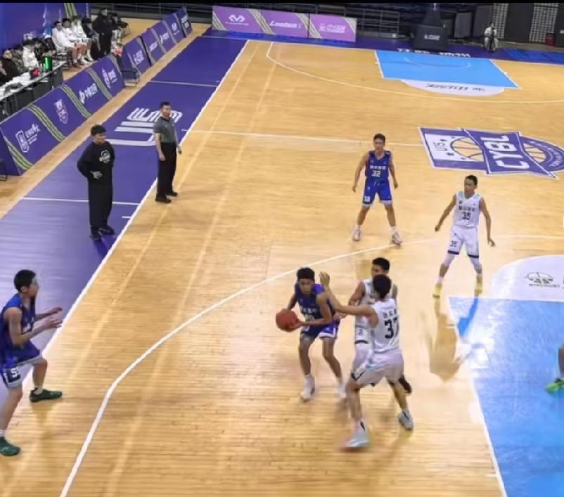 杜锋儿子虎头，打全国U15联赛成为控卫，当场33分只能是暂时

就他爸爸跟王洪泽