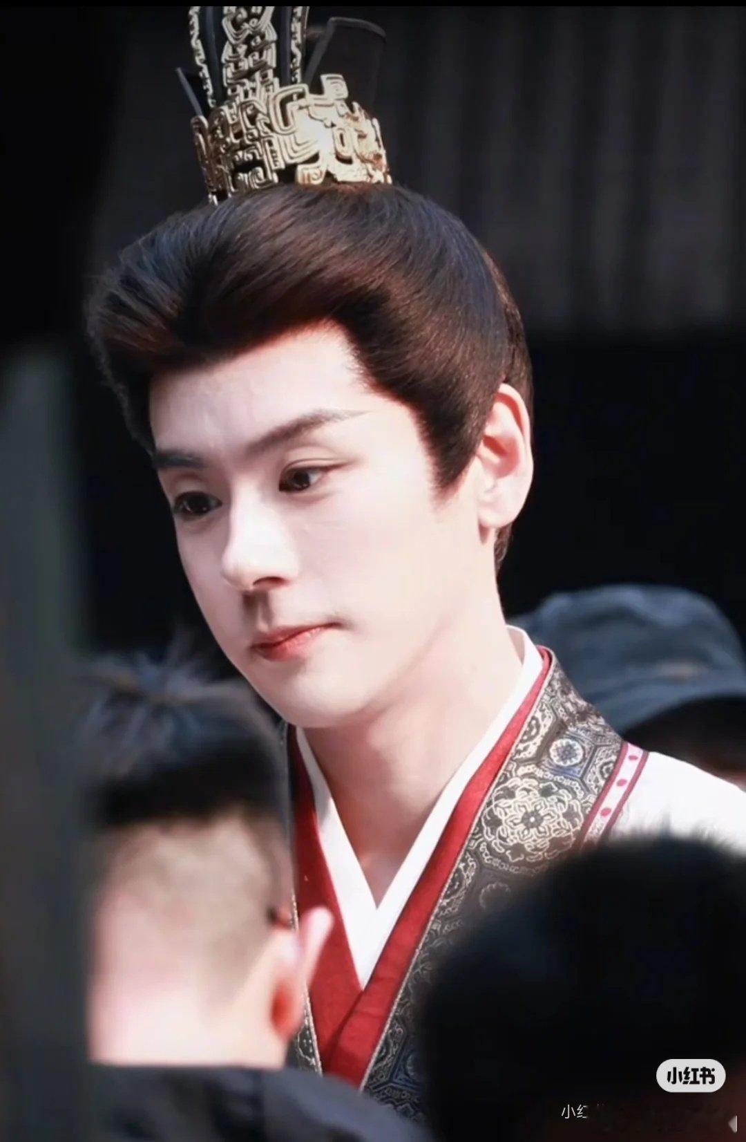 魏哲鸣一个滑铲就出现了抢镜头游戏天花板，魏哲鸣滑铲帅到犯规你好星期六