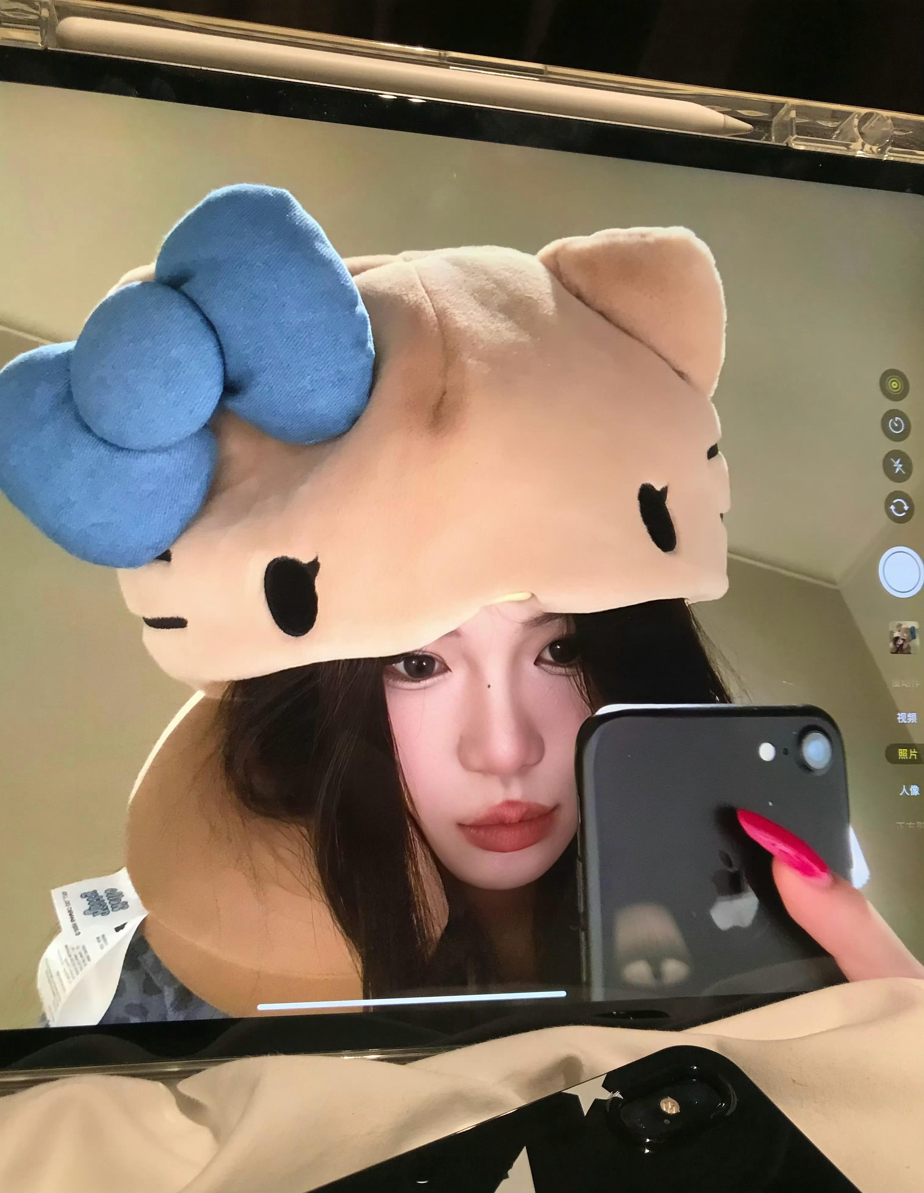 还是以前的home键iPhone有意思。 ​​​