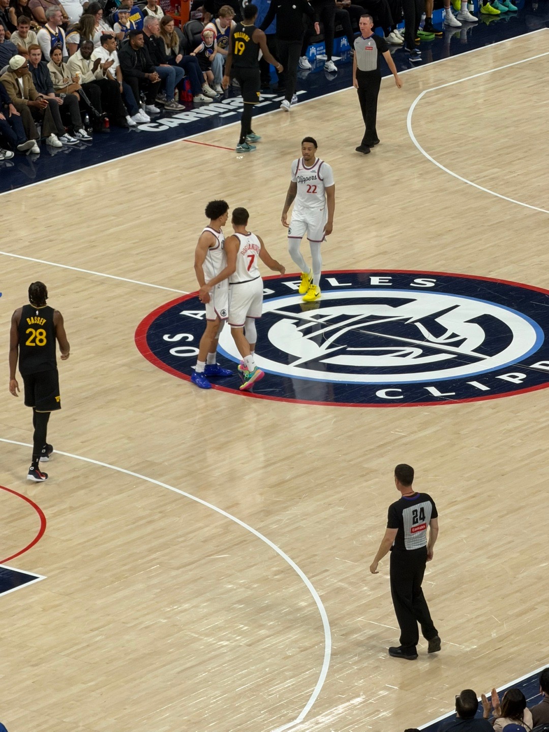 博格丹今天是真准啊奇兵，三分6中4，勇士对他的防守也不完全不太到位，虽然这场不影