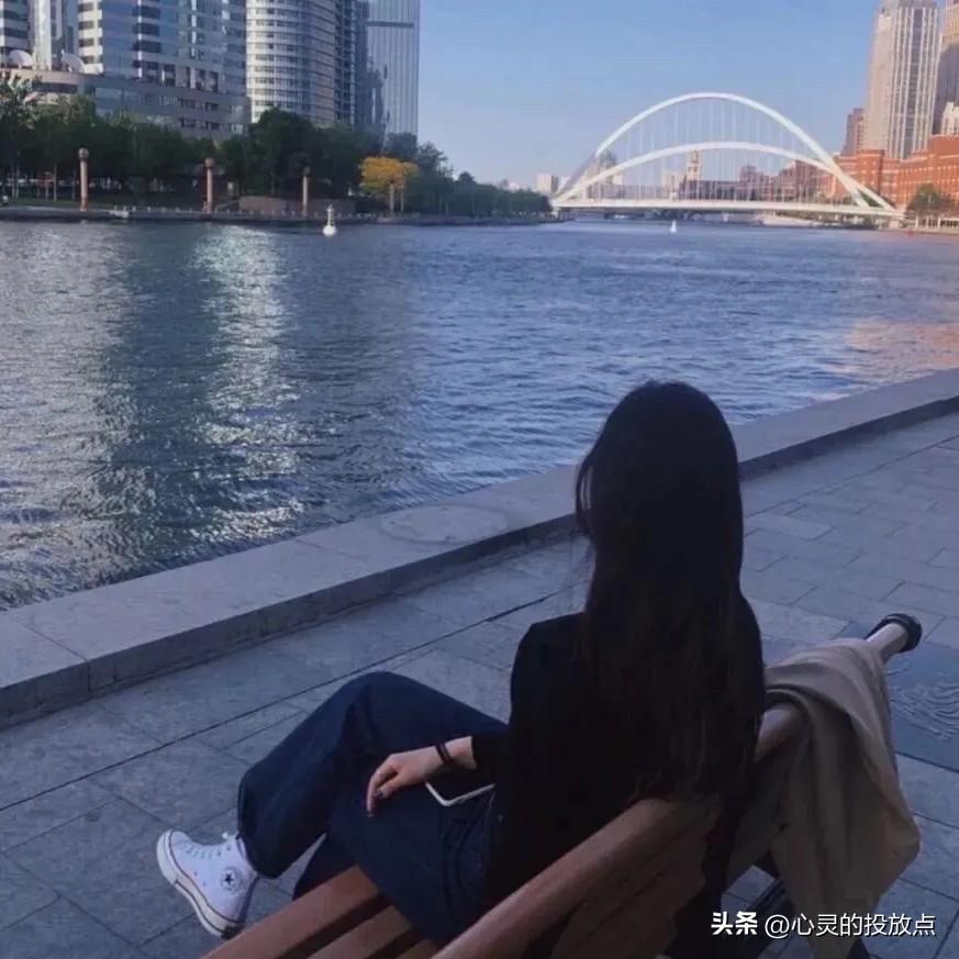 这男人啊

没结婚前对你甜言蜜语，好话说尽，捧着惯着

结了婚就是吃着碗里的，惦
