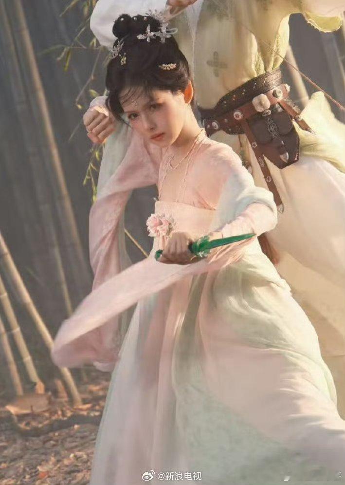 曾舜晞鹤男cp感攻玉男女主也太配了吧，感觉换成侯明昊就没cp感了，他应该去演神仙
