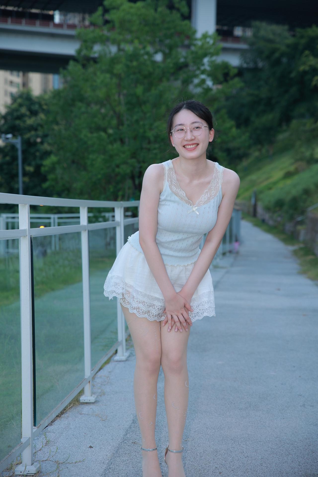 恋人怀中樱花草 听见胸膛心在跳穿搭