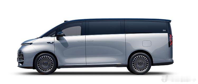 吉利银河V900和翼真L380除了前脸，外观变化不大，内饰变了不少。