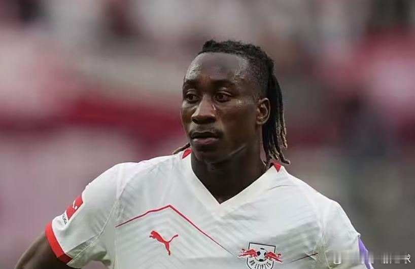 今天据德国天空体育记者Philipp Hinze报道，RB菜比锡现在对迪奥曼德的