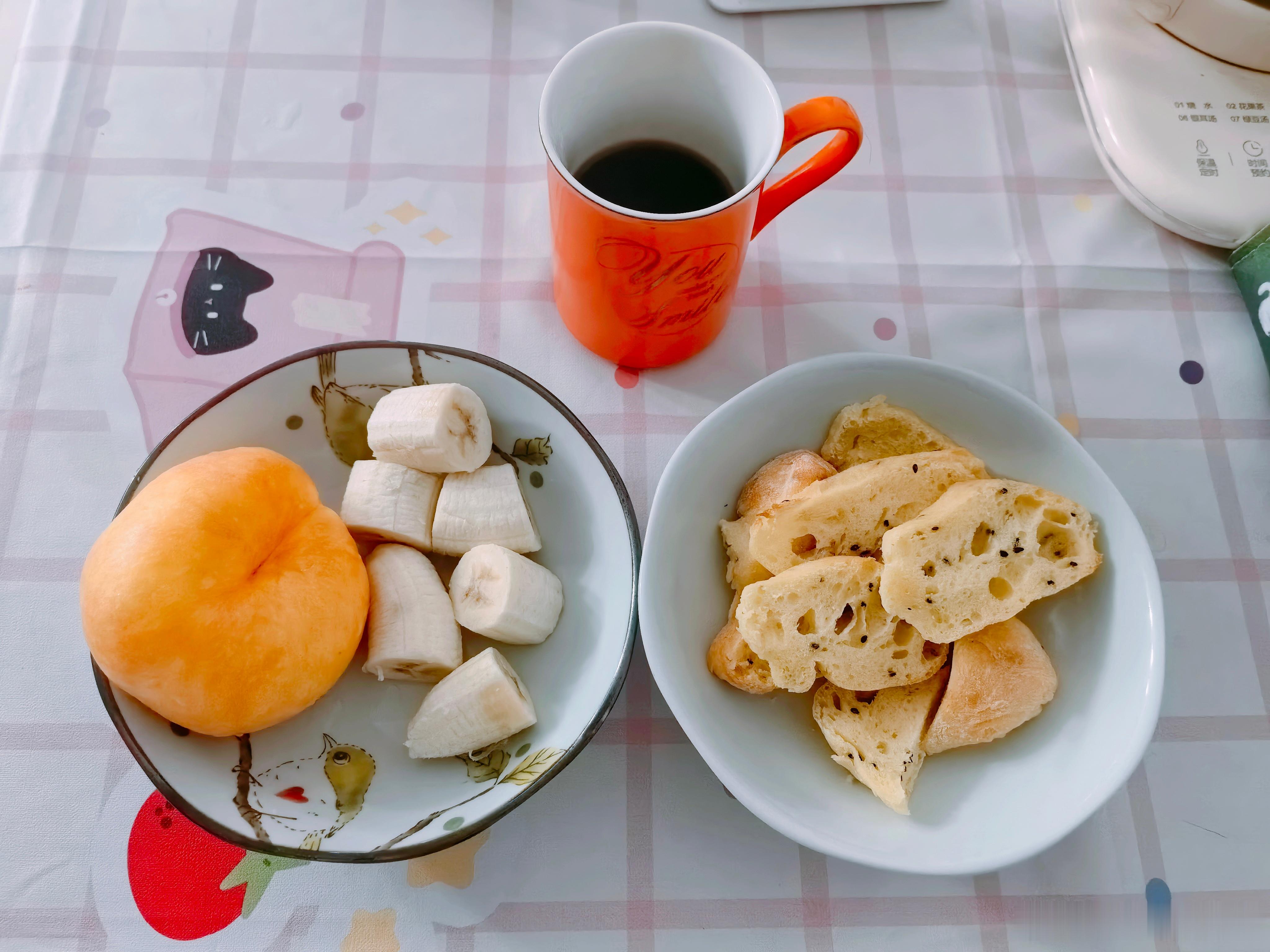 生活手记 今天依旧是小雨下不停，出不了门咱就吃饱喝足在家锻炼身体！生活的快乐需要