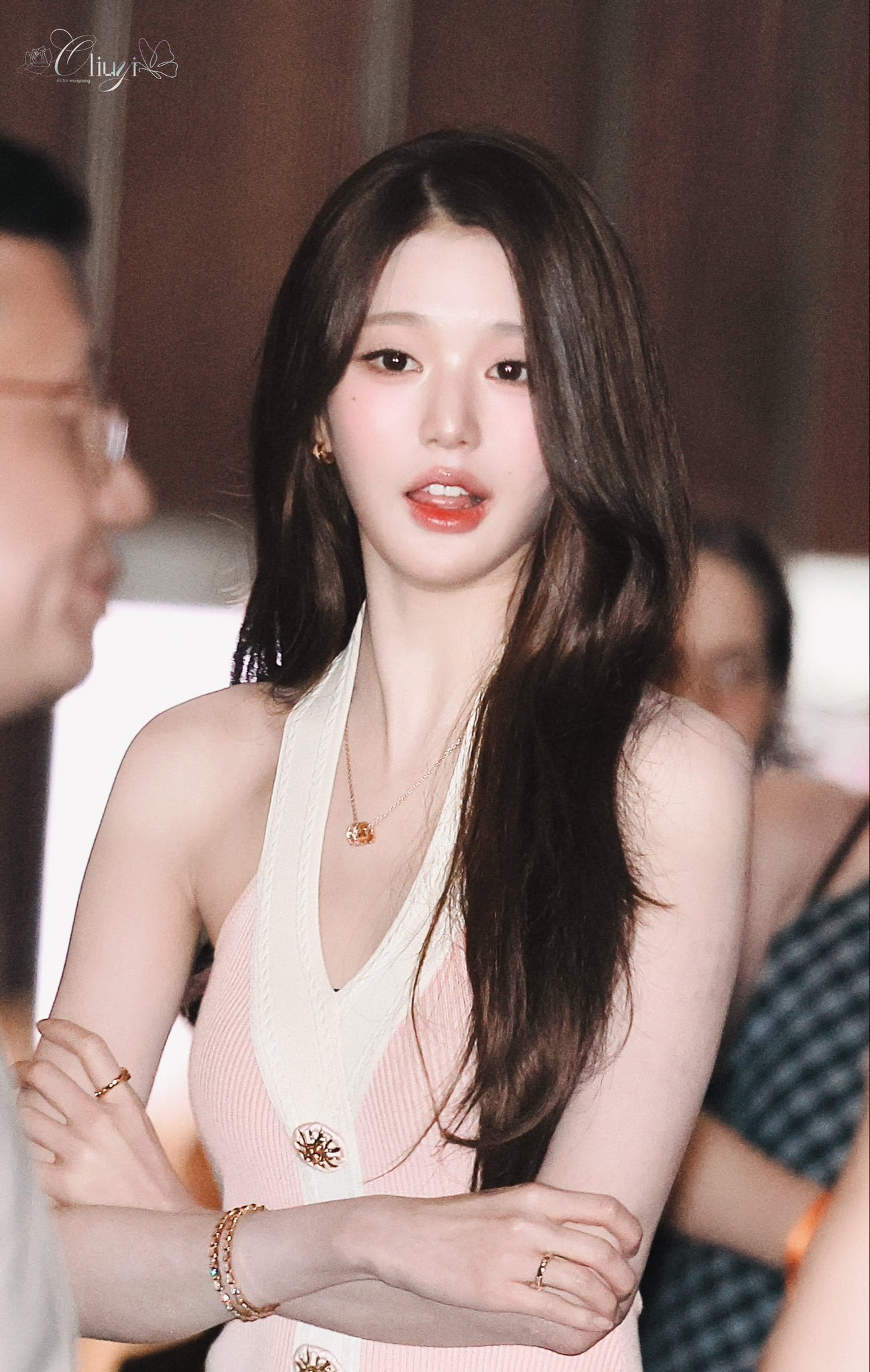 明天还要飞香港 女神辛苦了🥺 ​​​