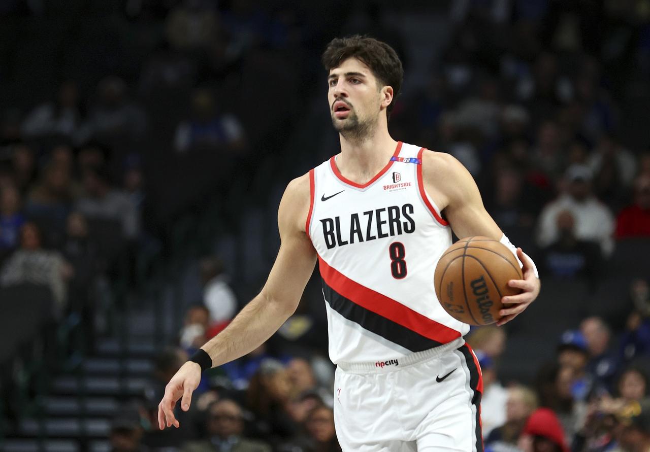 新赛季最离谱的一场比赛诞生了
开拓者VS热火，双方合计投篮205次，其中开拓者1