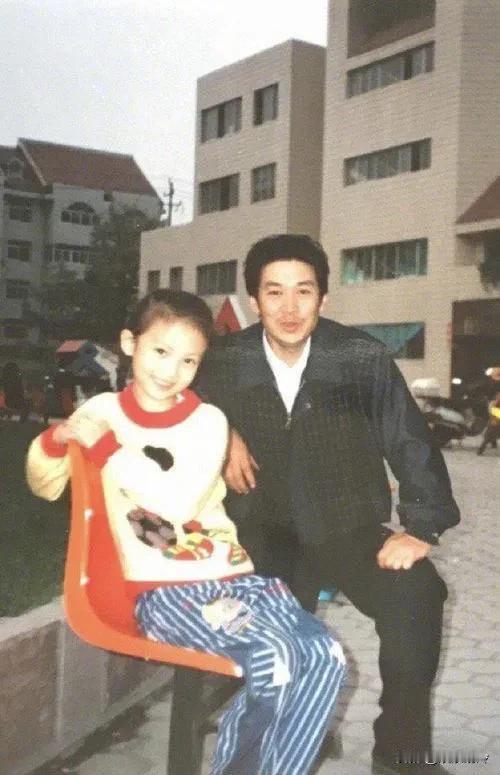 金晨父母拒绝回应金晨涉嫌肇事逃逸一事，作为父母肯定是最疼爱自己女儿的，绝对不会容