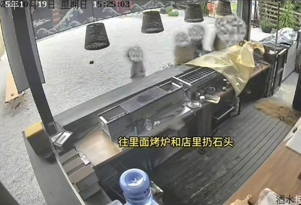 【#成都一烧鸟店遭熊孩子闯入破坏#，#警方回应熊孩子破坏烧鸟店#：已达成和解】近