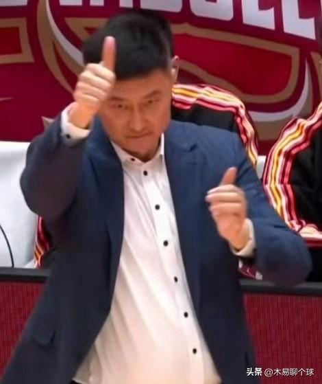 杜锋身兼数职如何能分身率领球队？
广东男篮昨晚被江苏男篮逆转绝杀，杜锋身陷舆论漩