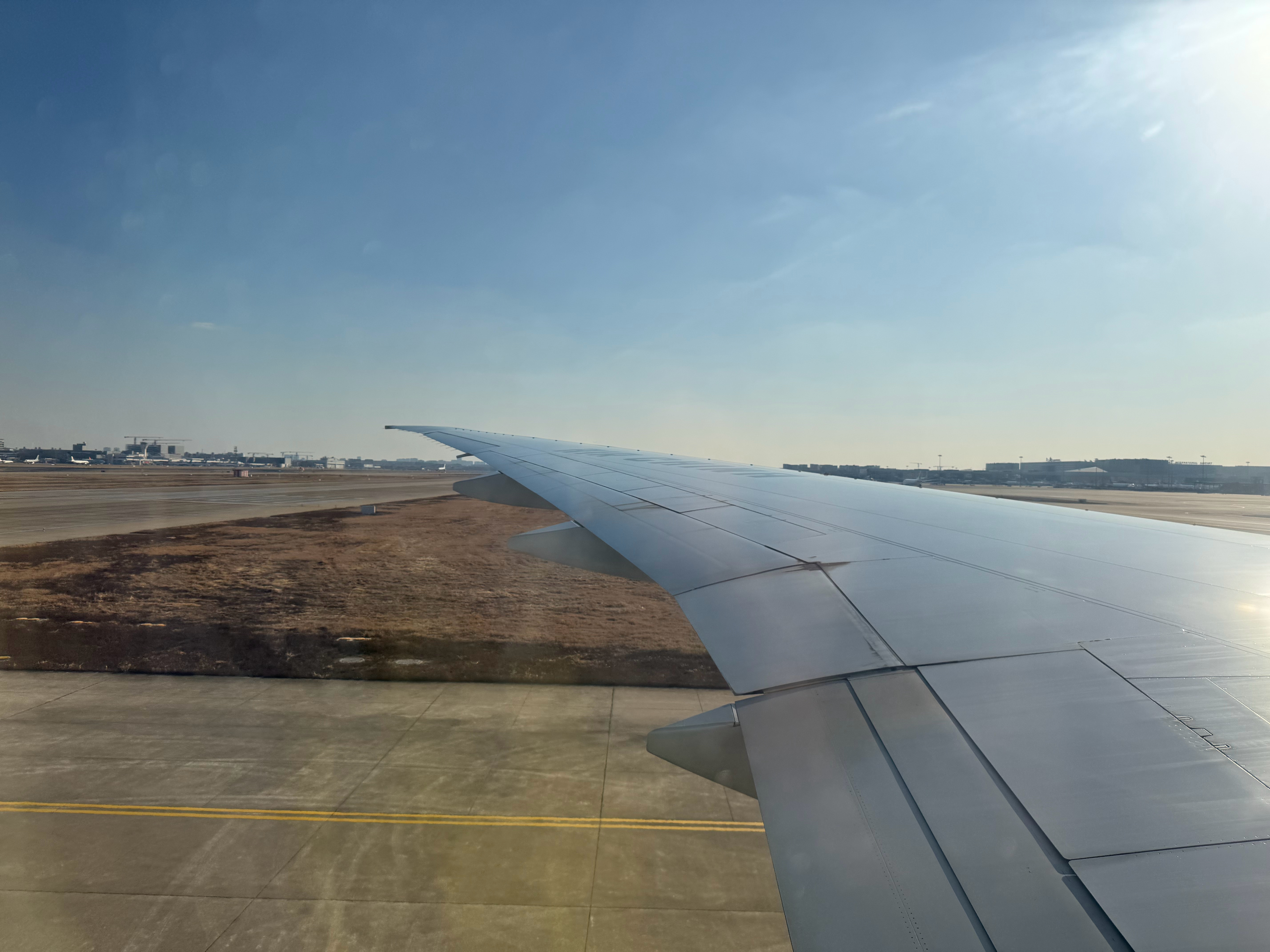 今坐国航777飞上海，我一想到过几天还要坐国航777这板凳经济舱飞LA我就发懵 