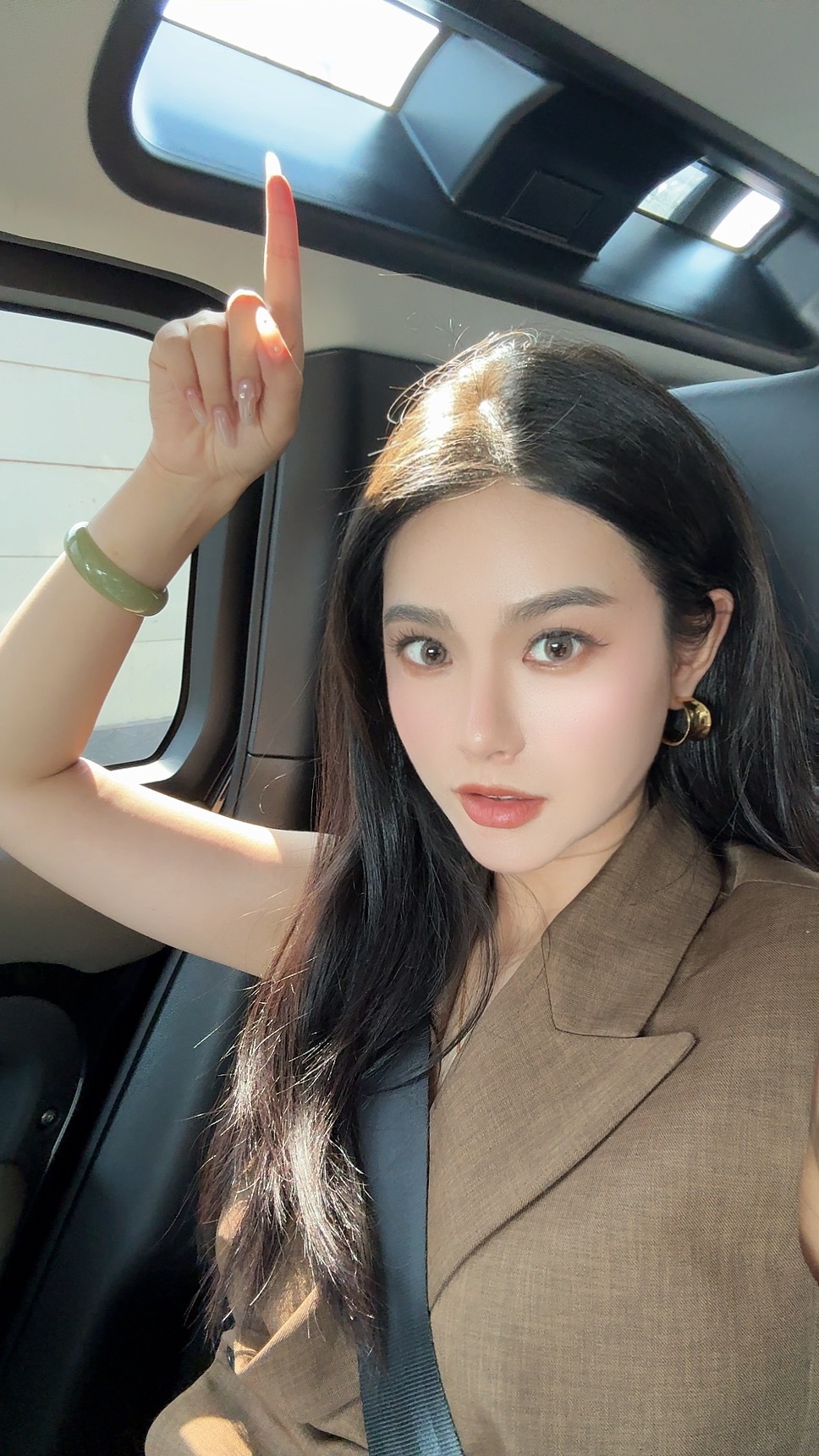 今天的车🚗有点高级哦！这个阿尔卑斯之窗，有点晒就是说～  ​​​