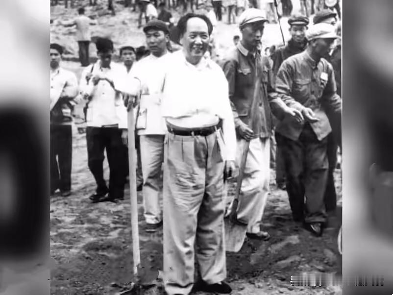 谁敢抹黑毛主席，就是与亿万人民为敌！
 
网络上总有少数人胆大妄为，肆意诋毁抹黑