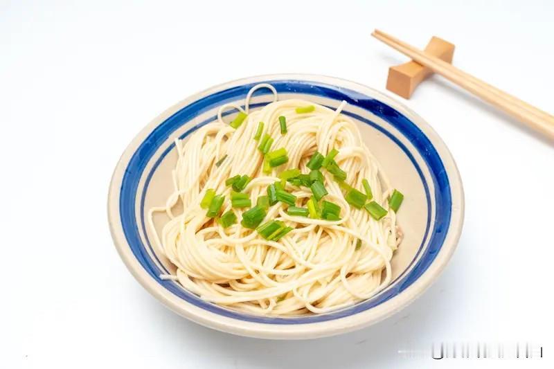 昨天是女儿的生日。
在水淹全城，倾盆大雨时候，老年大学放学路上，我为了给女儿买个