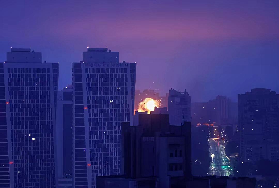俄罗斯遭到乌克兰的狂轰乱炸，5月17日，就在俄罗斯总统普京即将到访中国之前，乌克