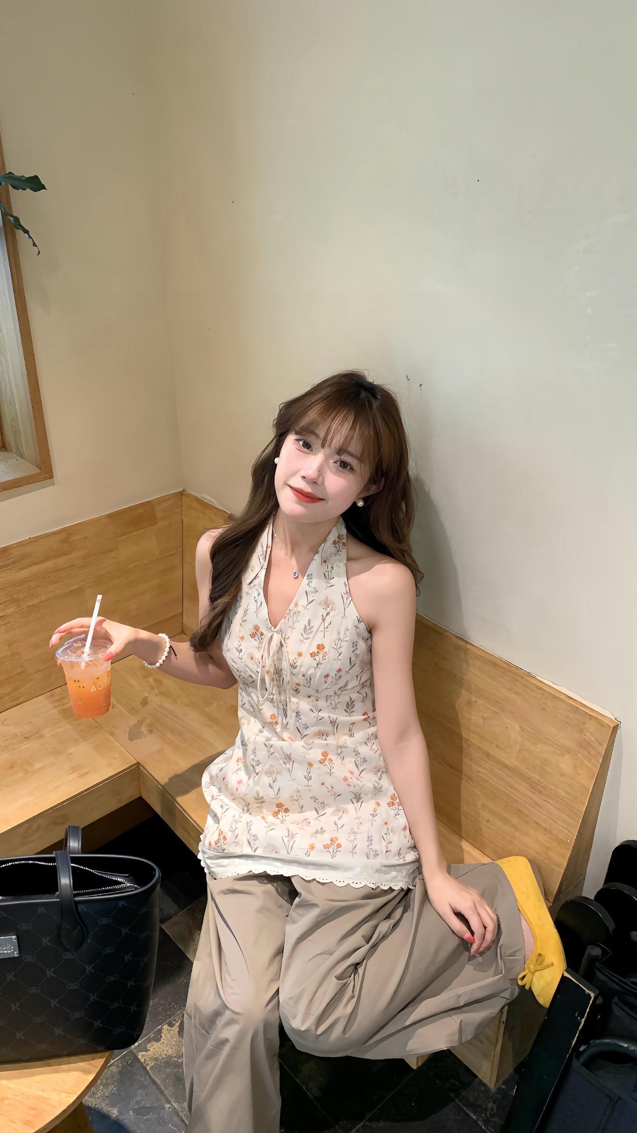 在自己的时区 幸福就好
我的夏日ootd 韩系 好穿的衣服总是反复搭配 
💛好