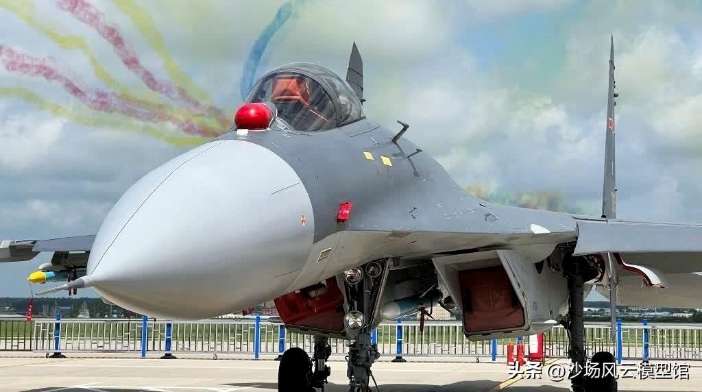 歼-11BG、歼-15T、歼-16三款重型战斗机机头特写，虽然都是氮化镓有源相控