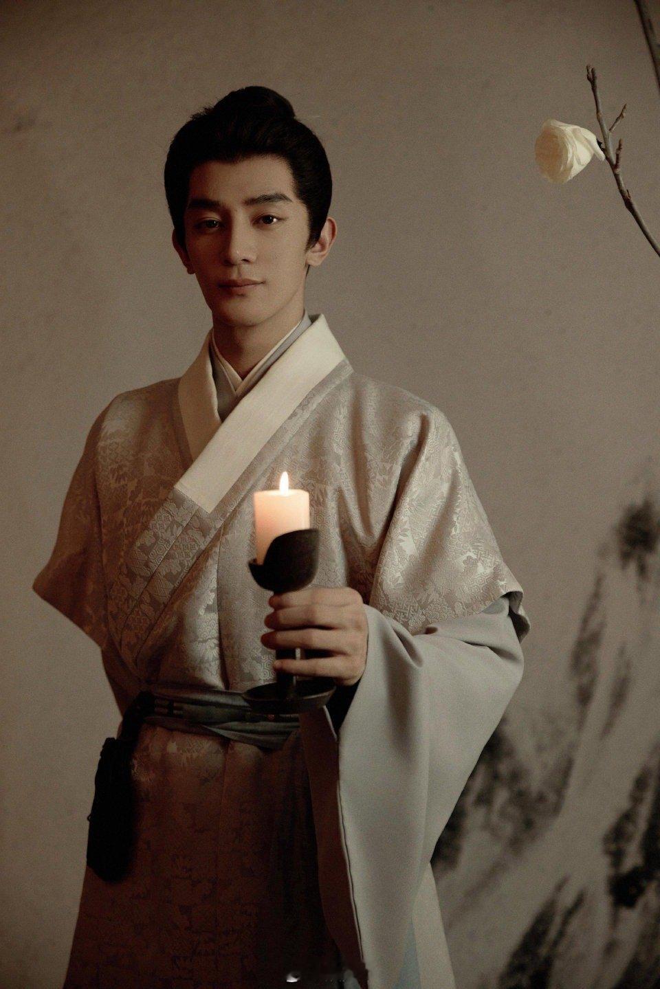 夏之光纪咏  还是要和纪咏说再见啦，这套出发图简直不要太好看了吧，也希望夏之光能