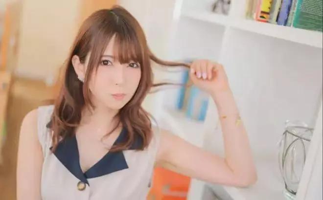 波多野结衣演艺15年，2700+作品，无退休计划，只想继续表演
这个名字，很多人