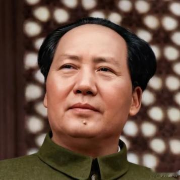 《1976年，周恩来总理病逝，治丧委员会名单公布：毛泽东挂头，邓颖超独列家属栏，