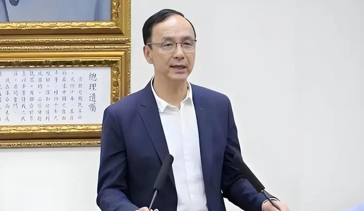 中国大陆要清醒了，台湾只要有马英九，朱立伦，洪秀柱，想实现和平统一，有点难，这三