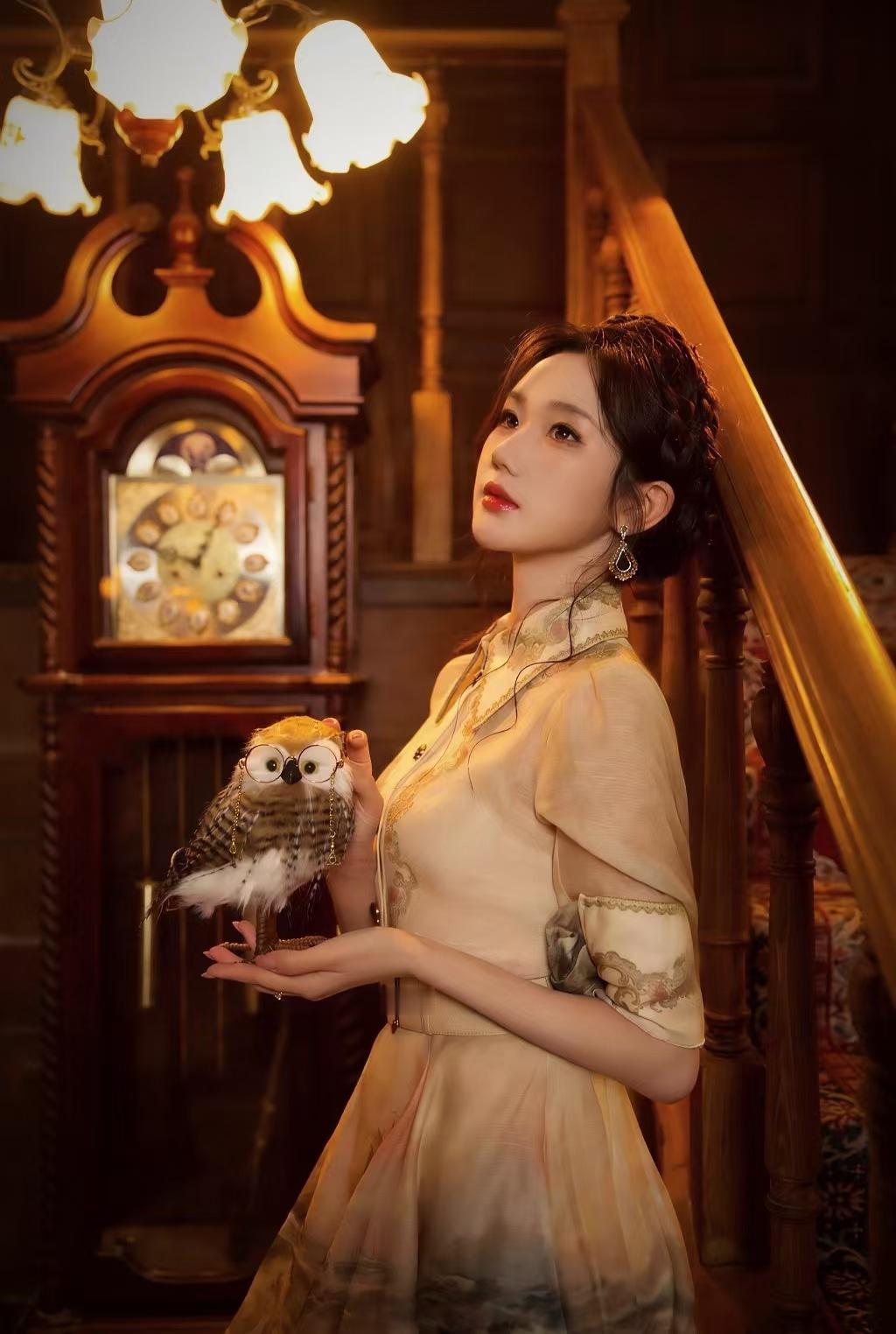 张晋宜[超话]对短剧圈美貌的开发不足1% 短剧的繁荣不能以牺牲审美为代价。当观众