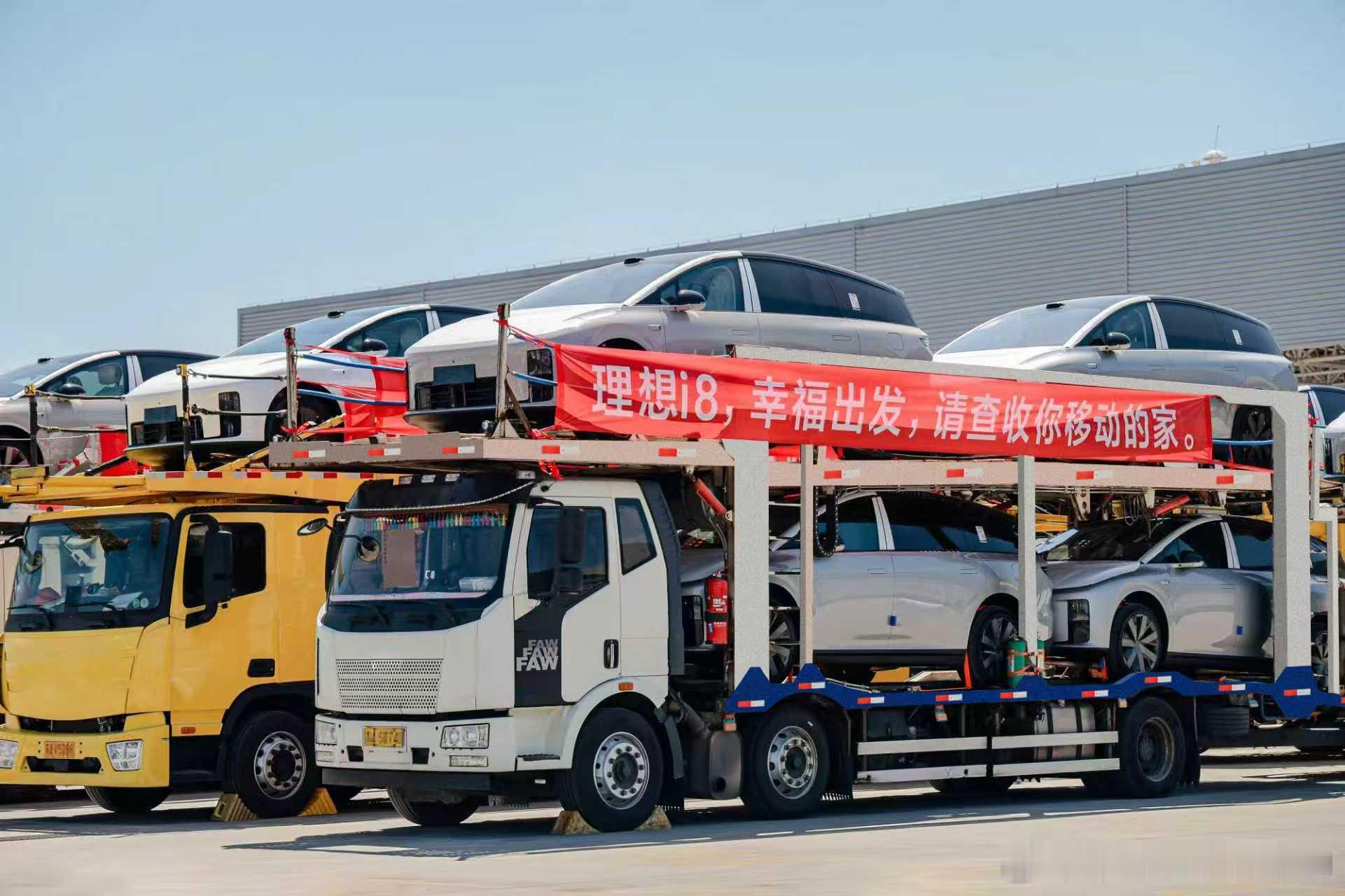 理想i8即将开启全国交付，针对家庭需求这么有爱的车，就得有交车仪式感！看这一台台