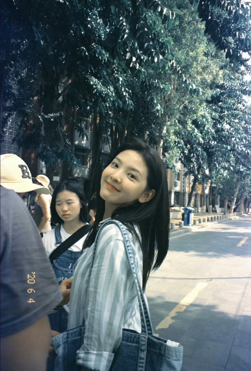 今天是你的婚礼四周年喂 这电影当年各种拍立得ccd胶卷机 可算剧宣鼻祖 国宴级别
